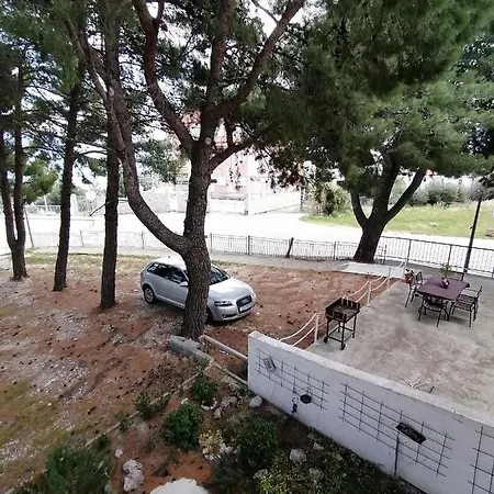 Borovi With Terrace And Parking Apartment *