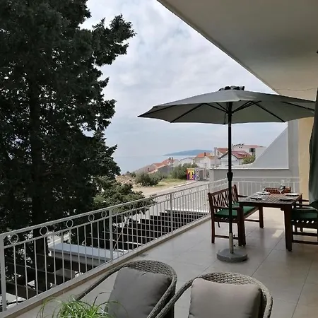 Borovi With Terrace And Parking